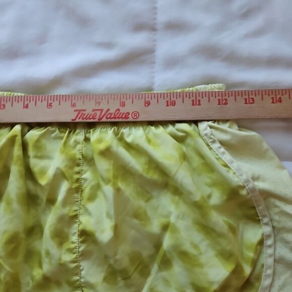 Nike Tempo Printed‎  Dri fit Running shorts - Picture 6 of 8